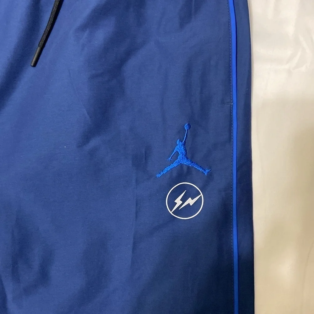 JORDAN MEN BLUE ELASTIC WAIST STANDARD FIT LONG TRACK PANT